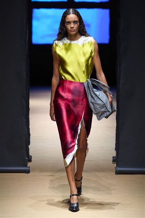 immagini di prada moda|Sfilata Prada Donna Primavera/Estate 2022 .